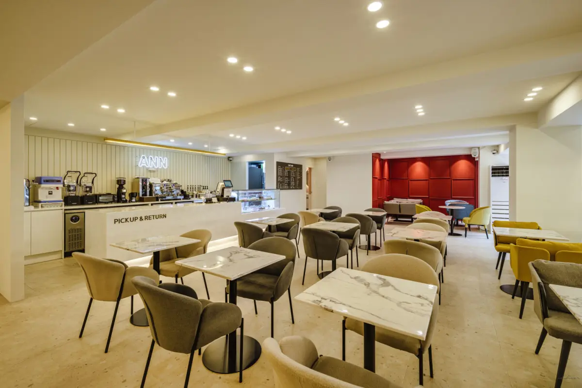 레드 부스석 포인트 모던카페 인테리어